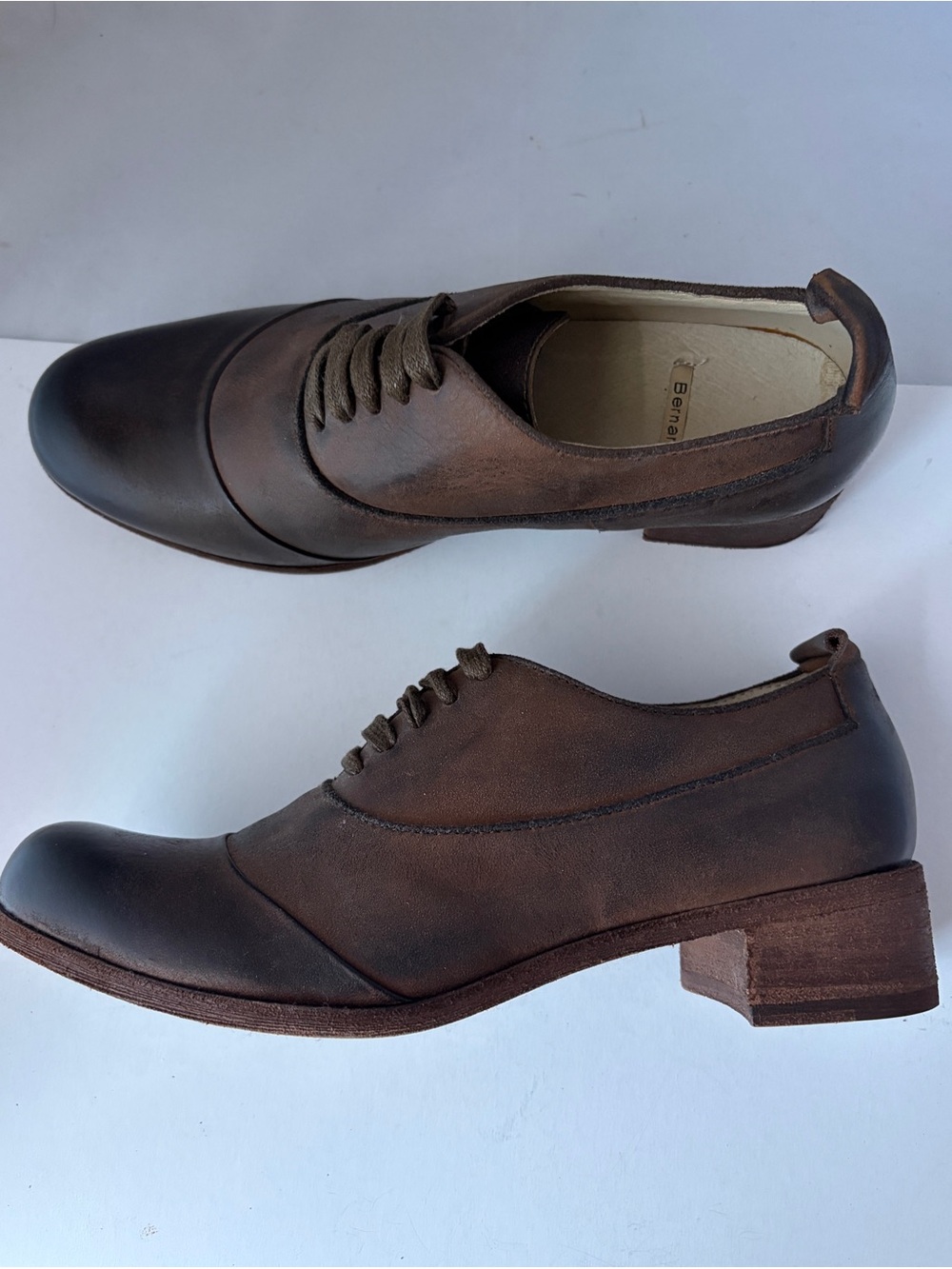 Bernardo Cap-Toe Leather Oxford in Chocolate Distressed; Size 8; Leather Soles